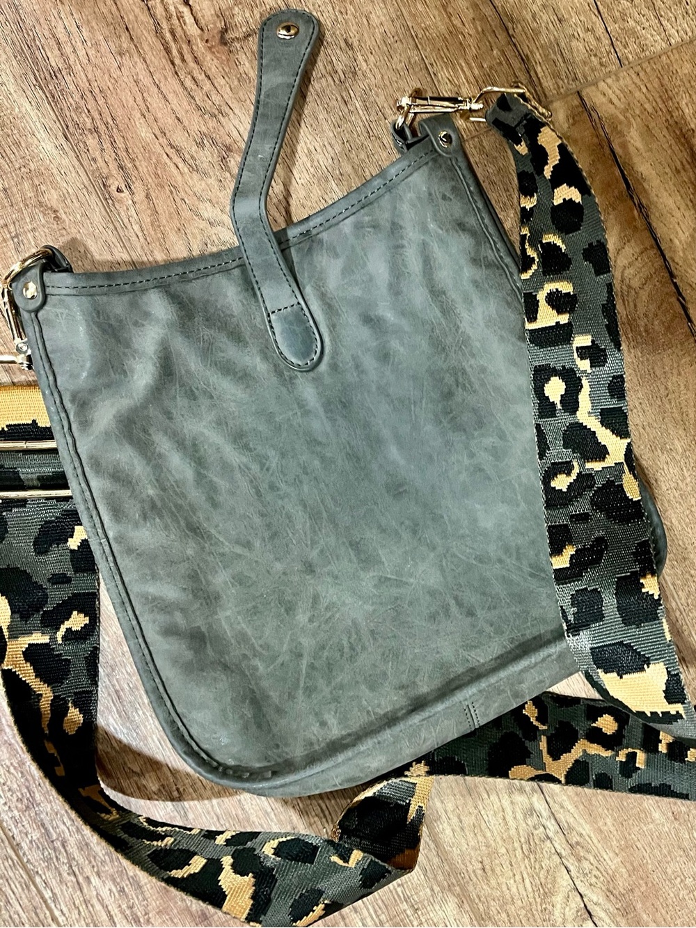 Gray Crossbody Bag w/Leopard Guitar Strap - Picture 5 of 5